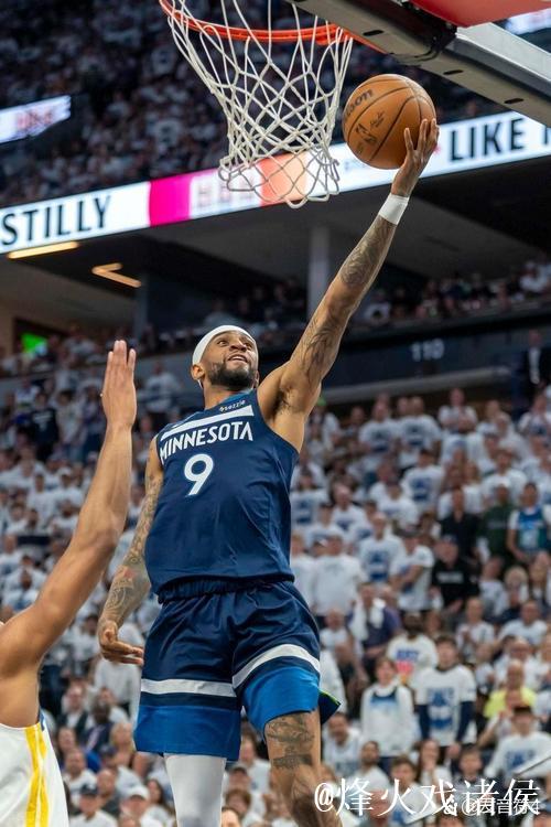 沃尔什首发仅出战17分钟,投篮3中2得到8分6篮板2抢断 沃尔什首发仅出战17分钟,投篮3中2得到8分6篮板2抢断